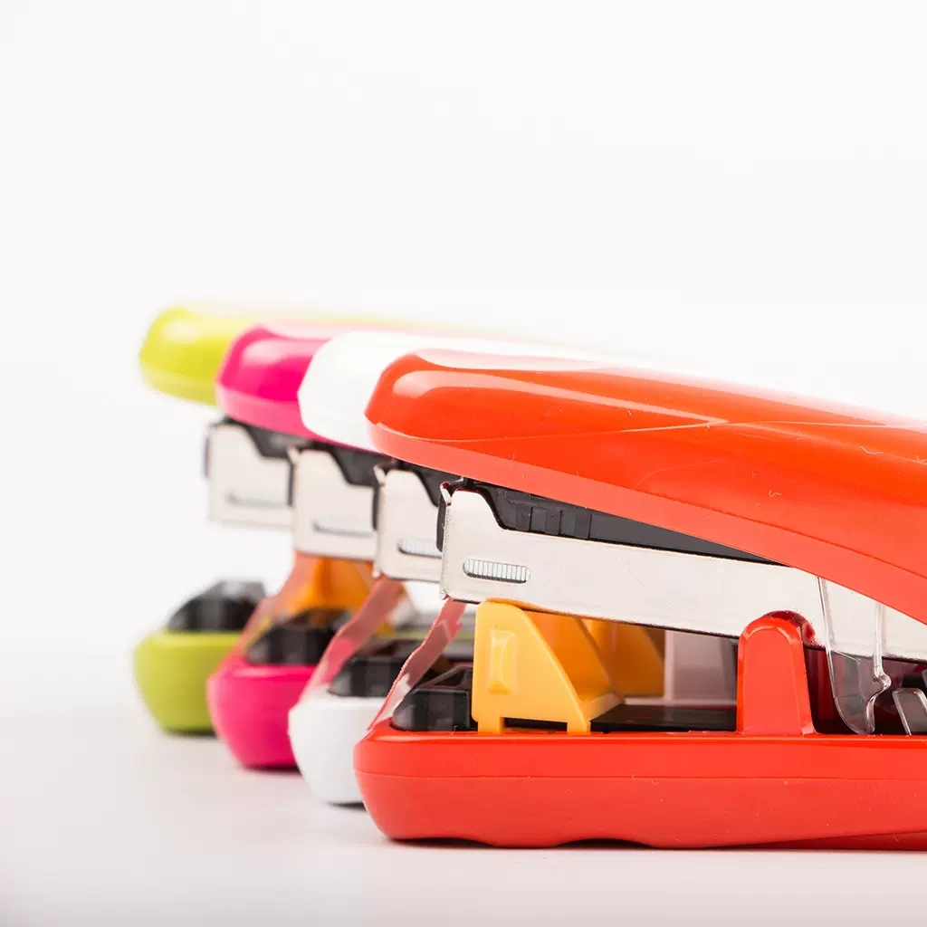 Japonés PLUS pleshi pata grapadora Oficina multifunción grapadora de mano Papelería para estudiantes que ahorran mano de obra pequeña