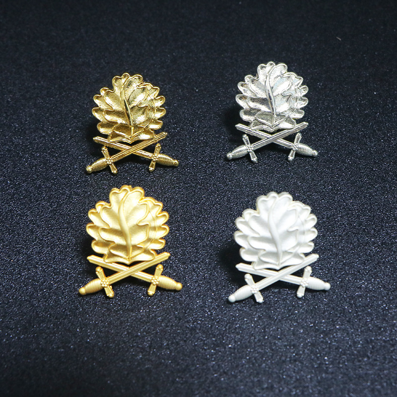 A large number of spot double sword oak leaf medal Knight medal accessories Edelweiss badge iron cross brooch A large number of spot double sword oak leaf medal Knight medal accessories Edelweiss badge iron cross brooch