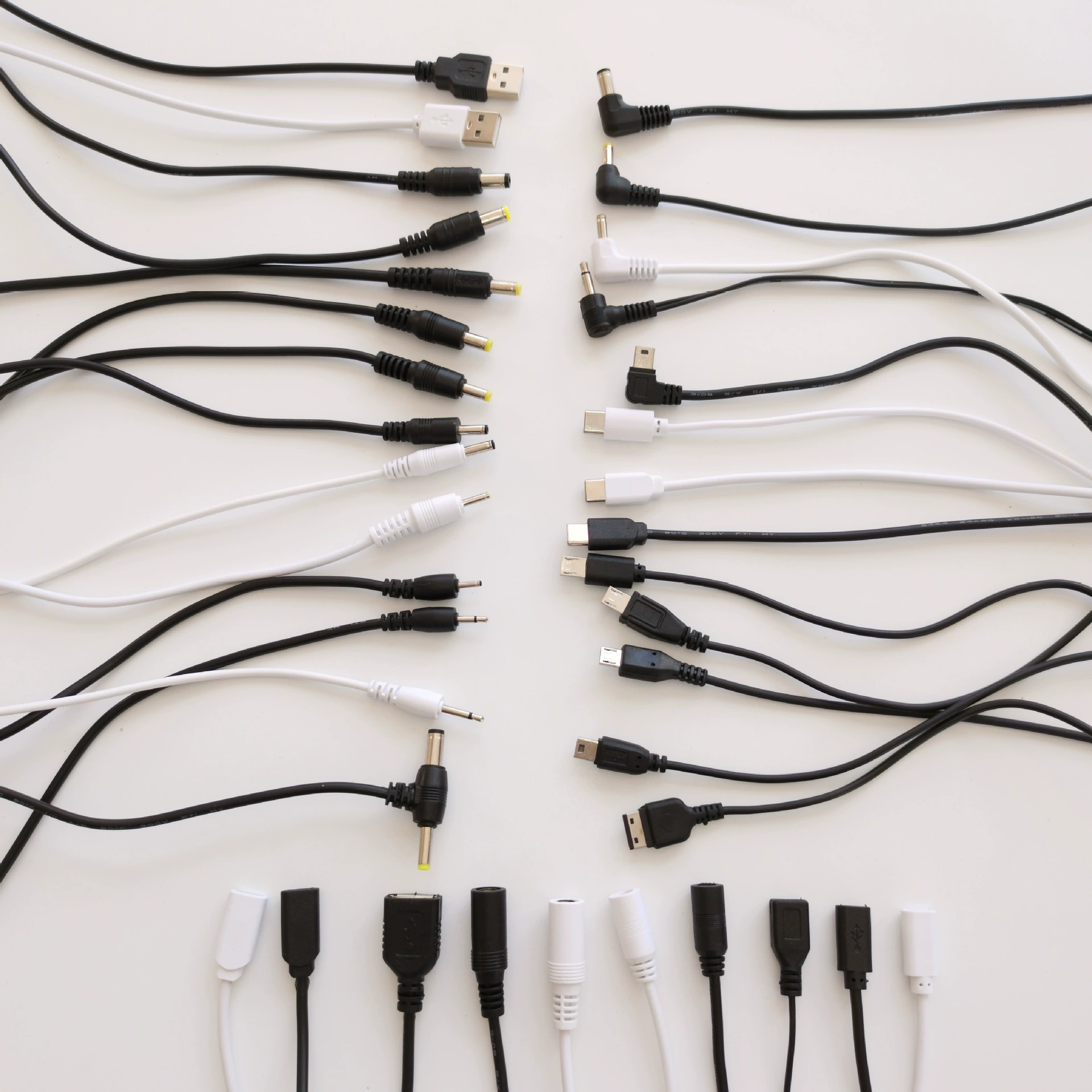 USB‑кабель, дата‑кабель. Шнур питания (DC): 5.5, 4.8, 4.0, 3.5 мм; Type‑C; micro; 2.5
