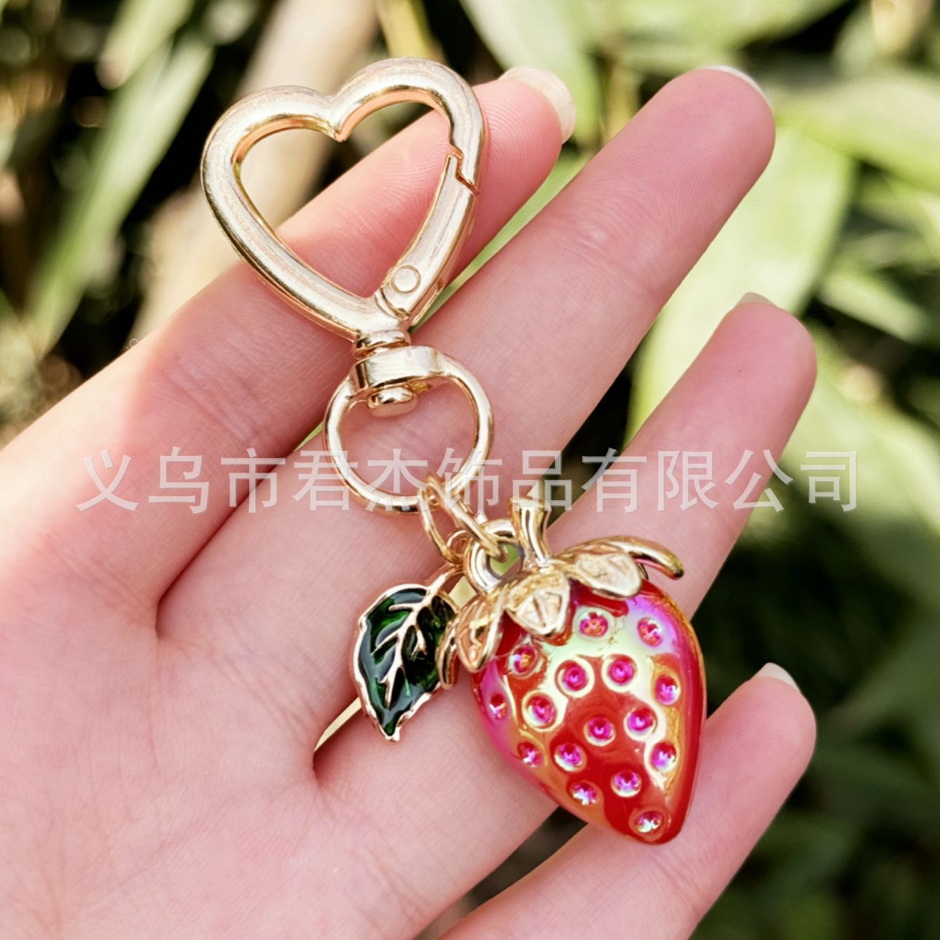 さくらんぼのキーホルダーアクセサリーのバッグのストラップがおしゃれで美しい水晶樹脂車センチ車のキーホルダーの女性