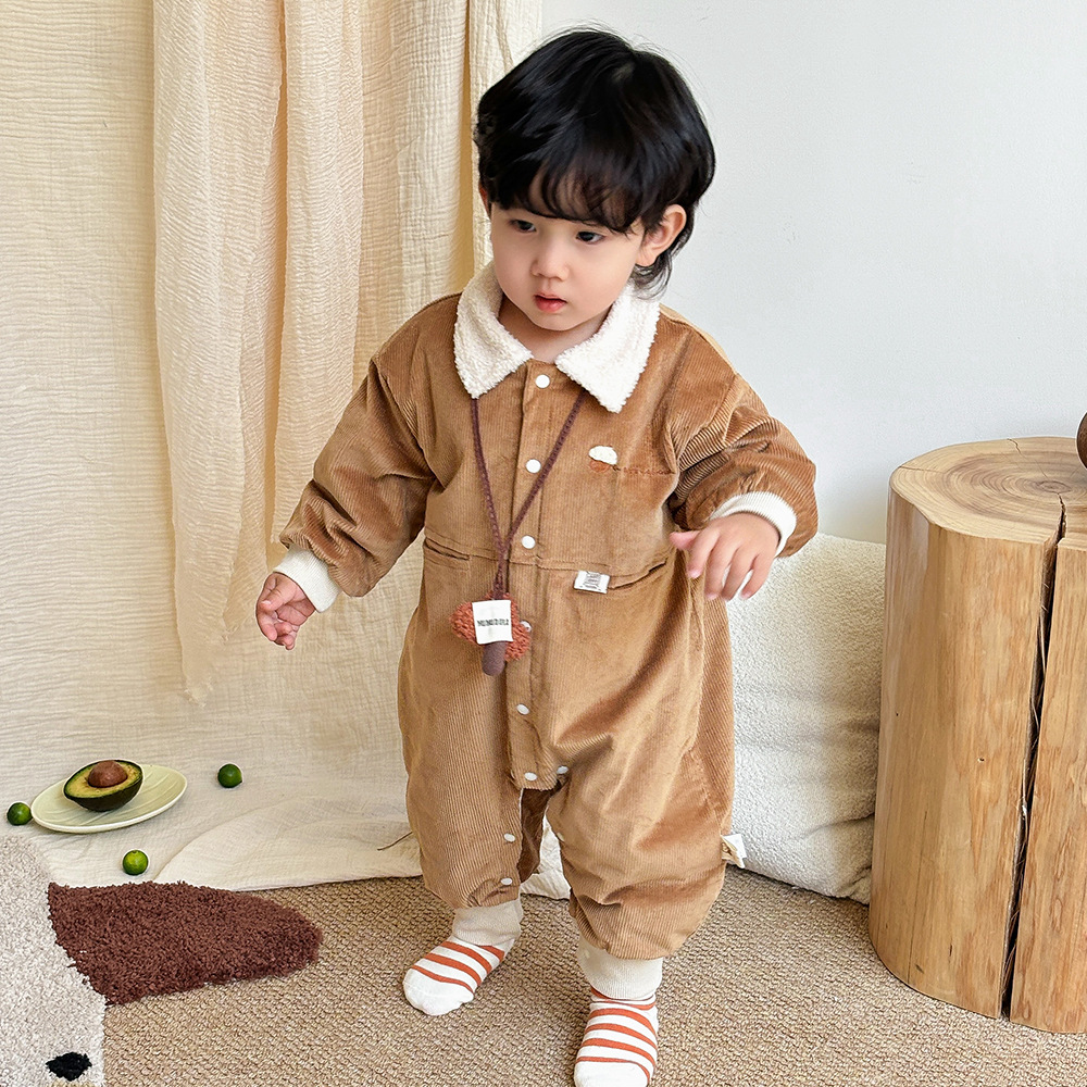 Ropa de bebé otoño e invierno versión coreana de la ropa para niños de moda mono bebé masculino a principios del invierno hermoso mameluco de algodón con clip de finales de otoño