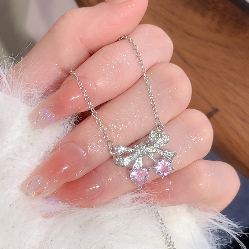 Pendant with zircon