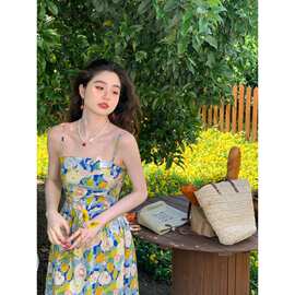 油画碎花吊带连衣裙女夏2024新款法式甜美高腰海边度假风抹胸裙子