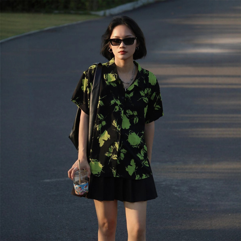 American Retro Tie-Dye Short-Sleeved Shirt for Women, Summer 2025 New Style, Loose Fit, Slimming, Versatile Casual Top, Trendy Shirt American Retro Tie-Dye Short-Sleeved Shirt for Women, Summer 2025 New Style, Loose Fit, Slimming, Versatile Casual Top, Trendy Shirt