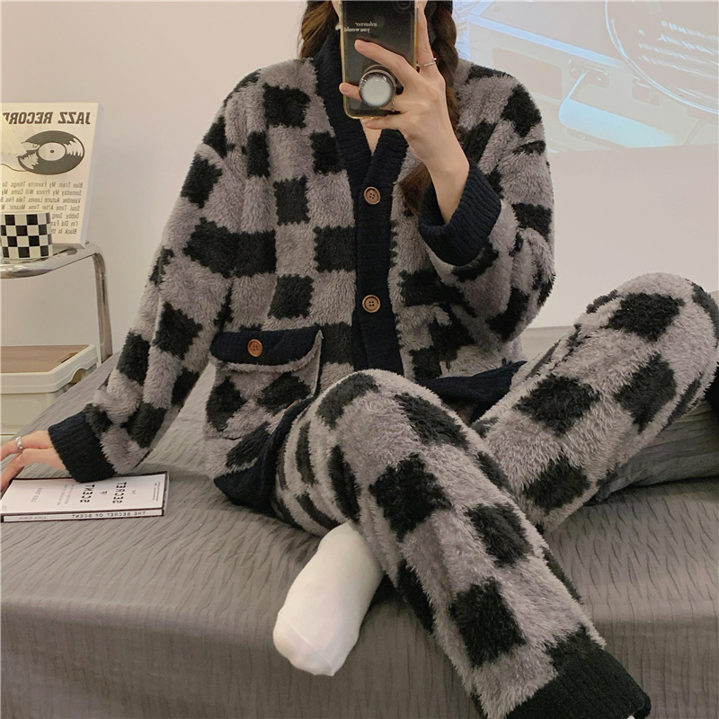 En stock transmisión en vivo con cantidad puede hablar de volumen de ejecución popular terciopelo engrosado estilo Chanel invierno cardigan engrosado pijamas traje de mujer