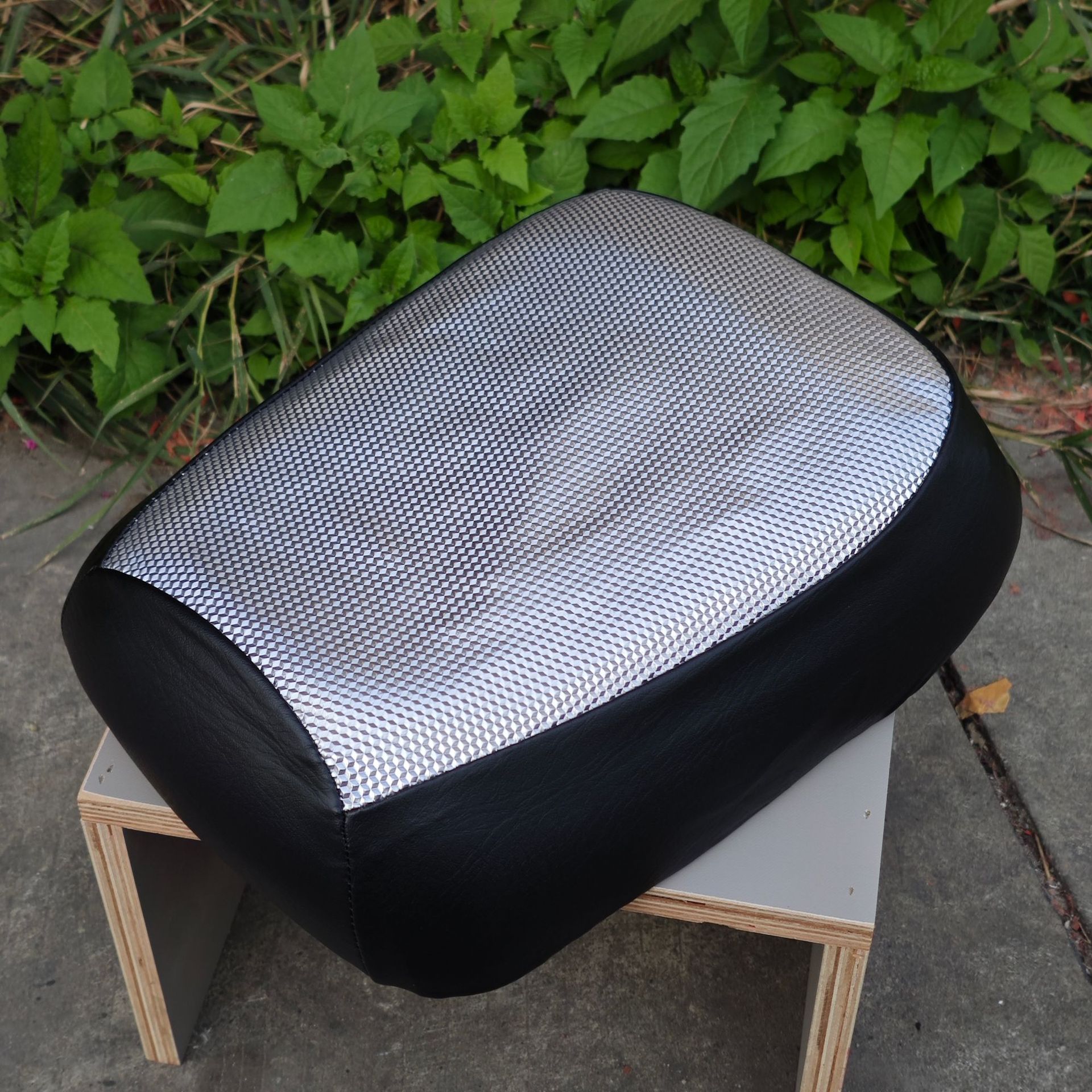 Load King Electric Vehicle Grid Cushion Cover Two-wheel Battery Car Hercules Roadbar Universal Leather Waterproof Cushion Cover