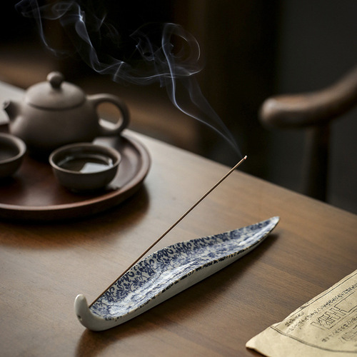 Blue and white thread incense burner incense insert ornaments ceramic creative tea ceremony offering antique sleeping incense burner household antique sandalwood burner