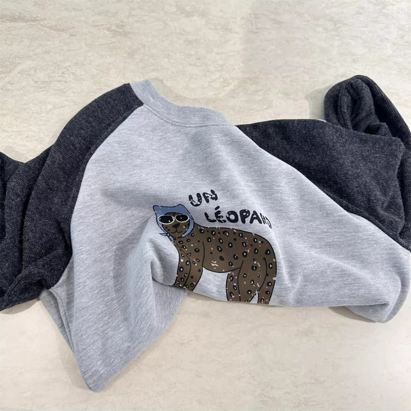 American Cartoon Leopard Print Long-Sleeved T-Shirt for Women in Autum Slim Fit Contrasting Raglan Sleeves Round Neck Bottoming Top