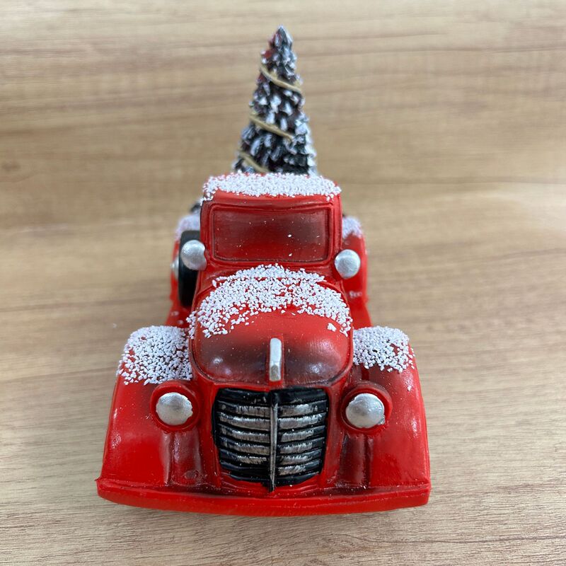 国境を越えた新しいクリスマス装飾樹脂工芸品の赤いトラックがクリスマスツリーのおじいさんの車のデスクトップ装飾を引っ張る|undefined