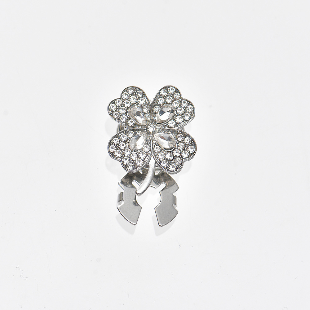 은색 네잎 클로버 셔츠 단추