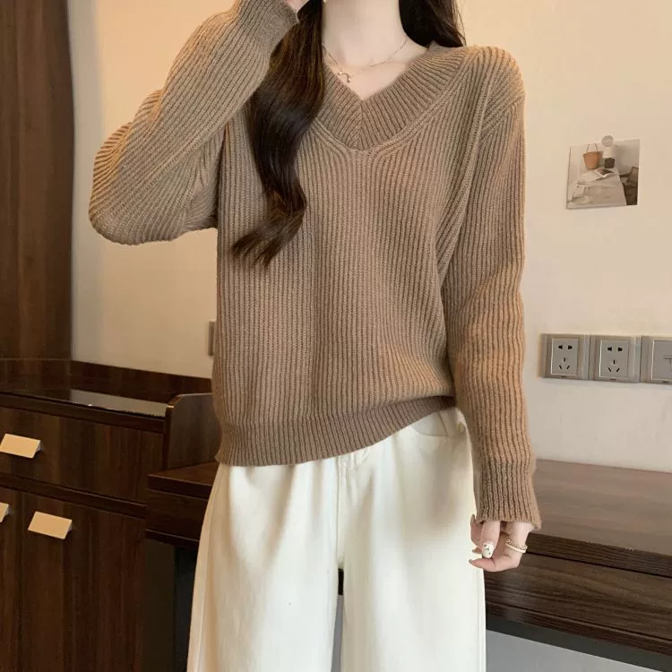 Demi-season base body-friendly sweater, plus size