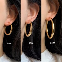 国境を越えた売れ筋のヨーロッパとアメリカンスタイルの誇張された光沢のあるゴールドとシルバーの大きなフープイヤリング、女性用、シンプルで多用途なイヤリング、プレーンフープイヤリング