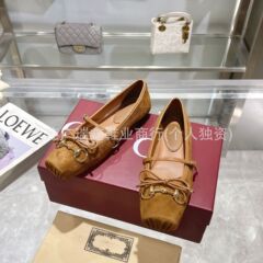 25夏の新型G家のバレエ靴の馬の肩書きは秀場のブタの鼻の蝶結びの平底の大きいサイズの本革の靴を掛けます。