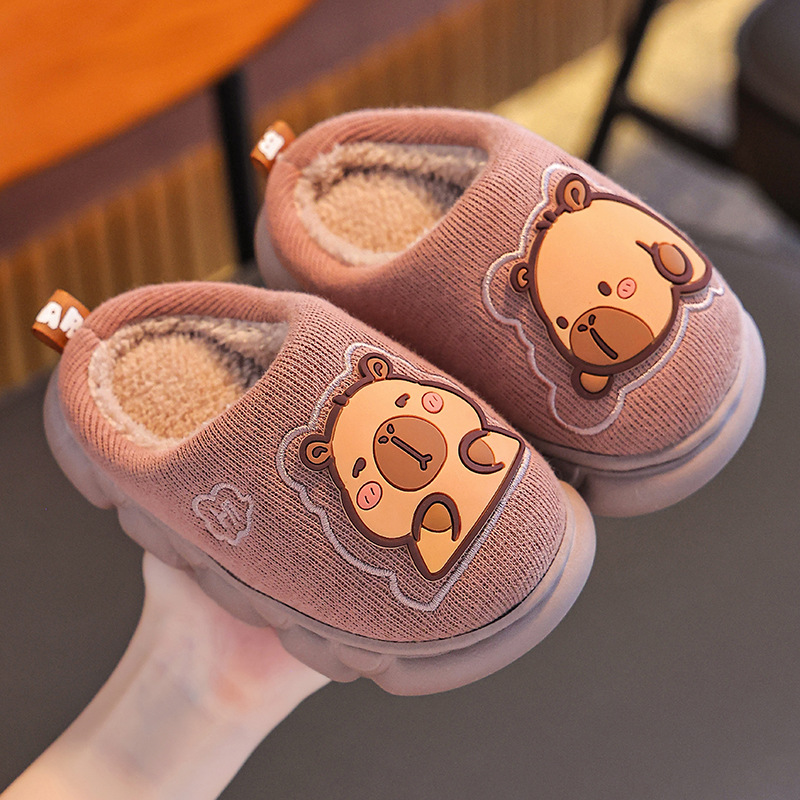 Capibara otoño y invierno zapatillas de algodón para niños, niños, niñas y niñas, calentamiento y terciopelo, bolsas de tacones de algodón para padres y niños, niños de mediano tamaño.