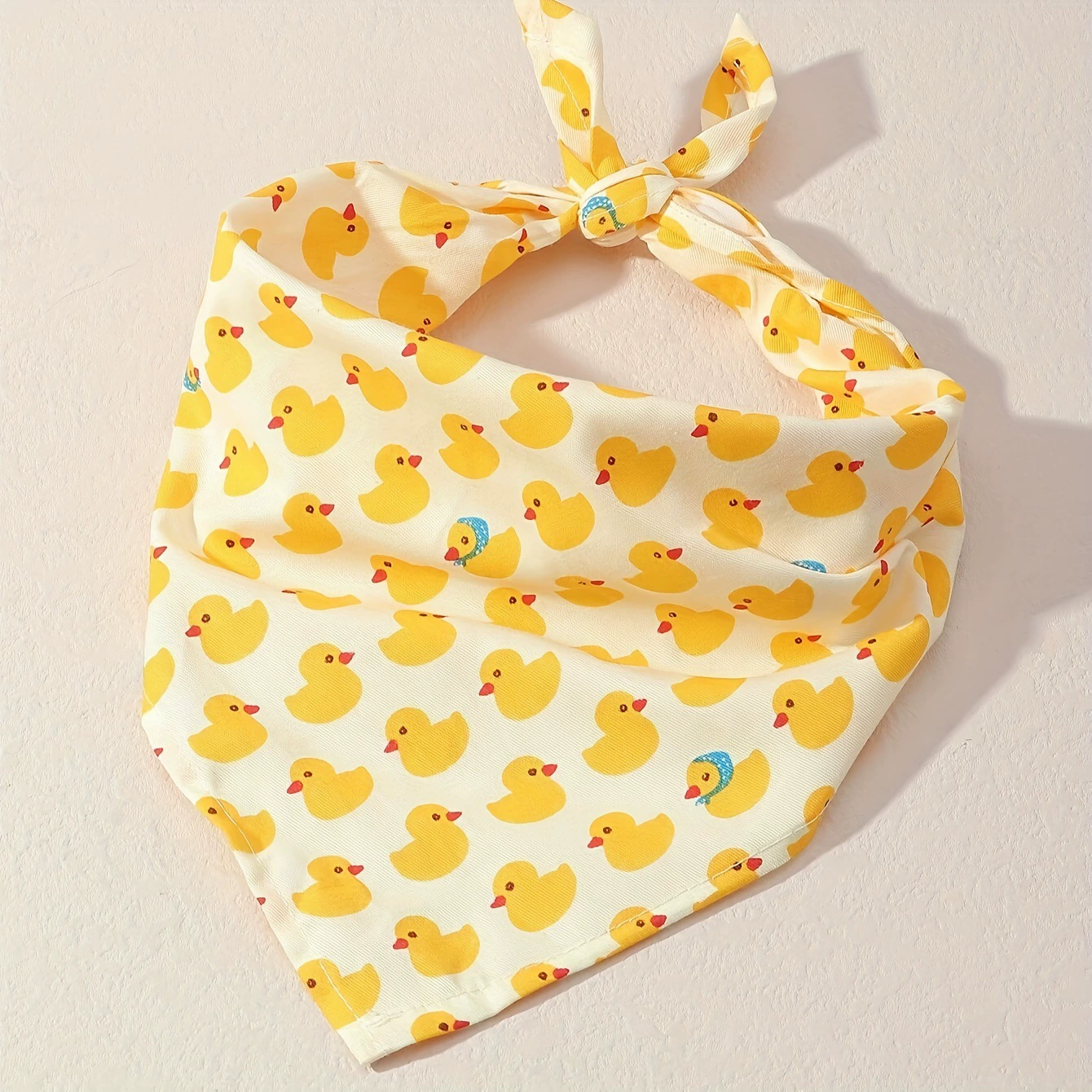 Трансграничный мультфильм домашнее животное кошка собака рот полотенце треугольное полотенце маленькая желтая утка нагрудник аксессуары завод прямых продаж