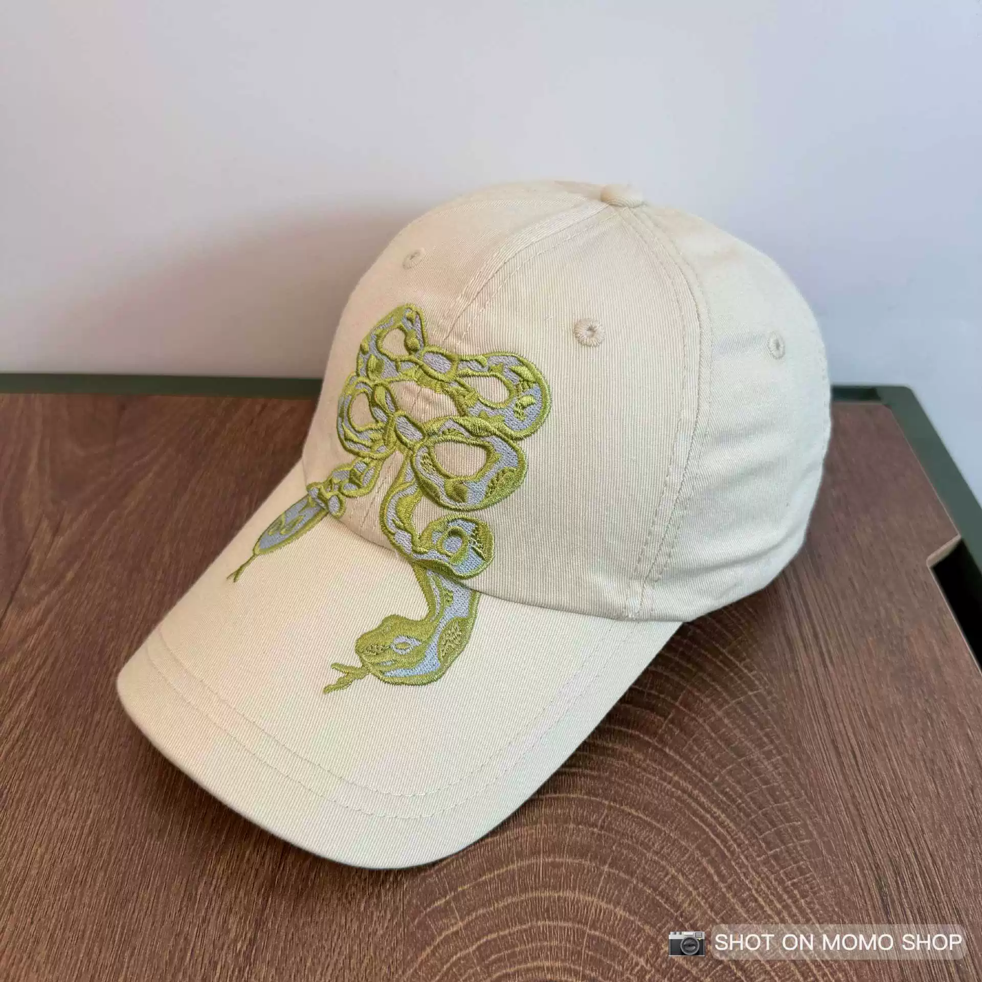 Baseball cap with bow, for beloved