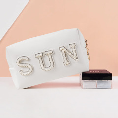 亞馬遜便攜式珍珠字母網紅款大牌時尚高顏值手拿化妝包定製