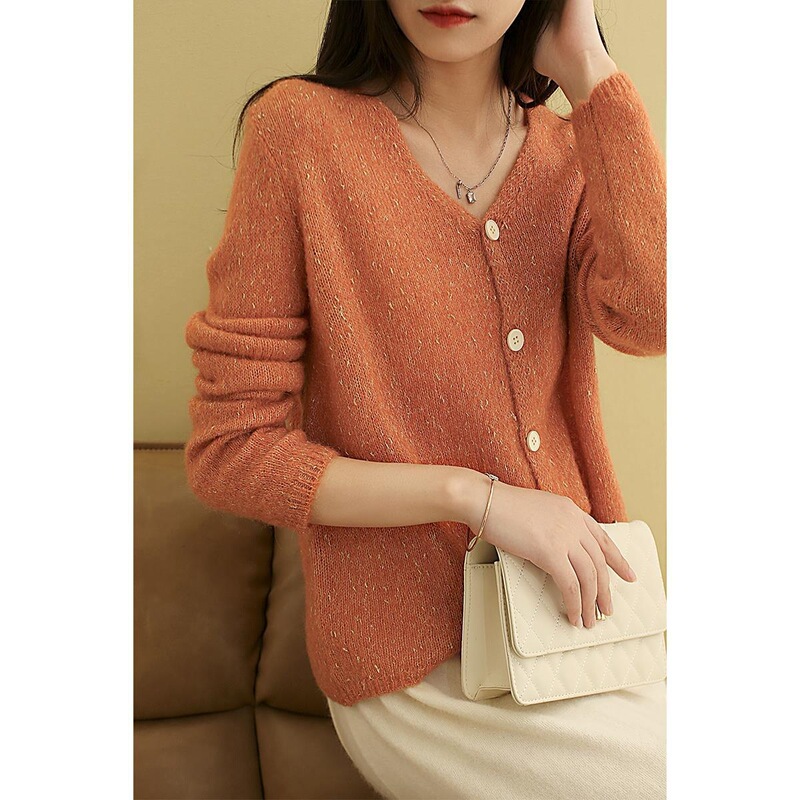 Warm Autumn Days, Organic Wool V-Neck Three-Color Yarn, Women's Autumn