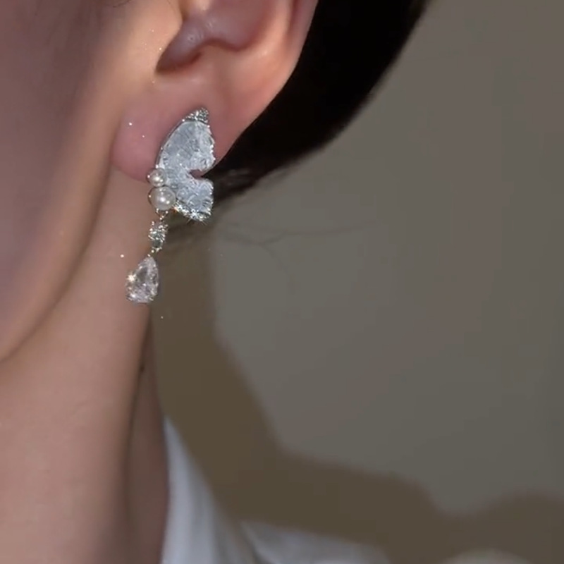 Fashionable elegant earrings drop-shaped