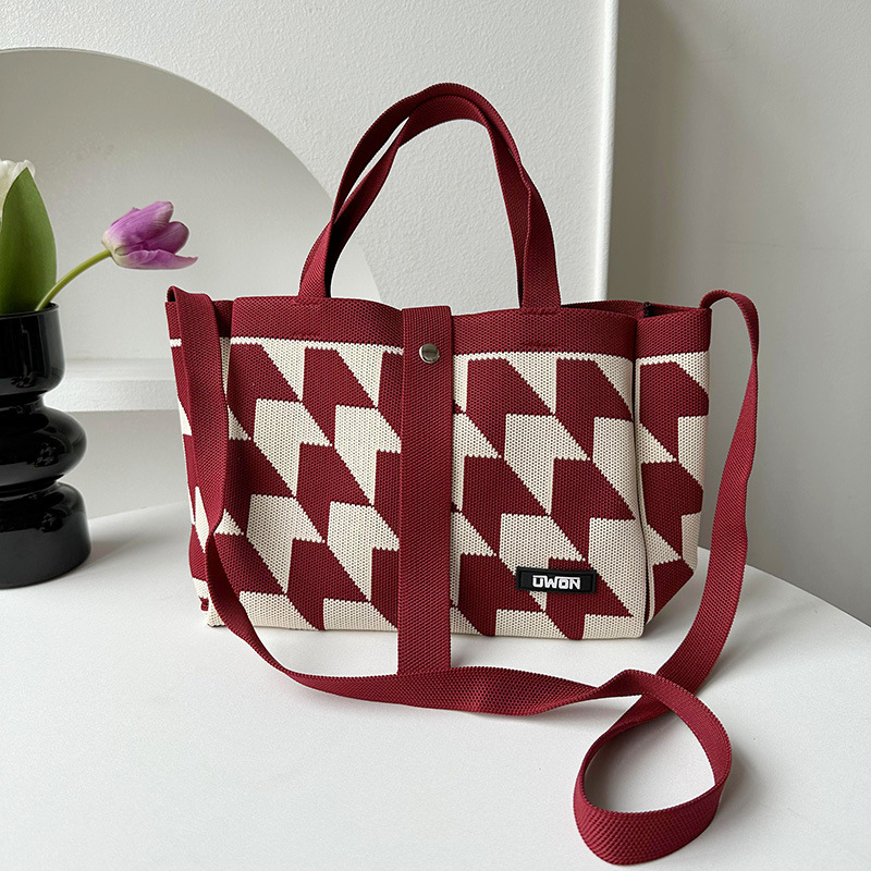 Estilo coreano nicho diseño negro y blanco Flecha de punto pequeño bolso cuadrado bolso casual versátil de gran capacidad bolsa de mensajero bolso de las mujeres