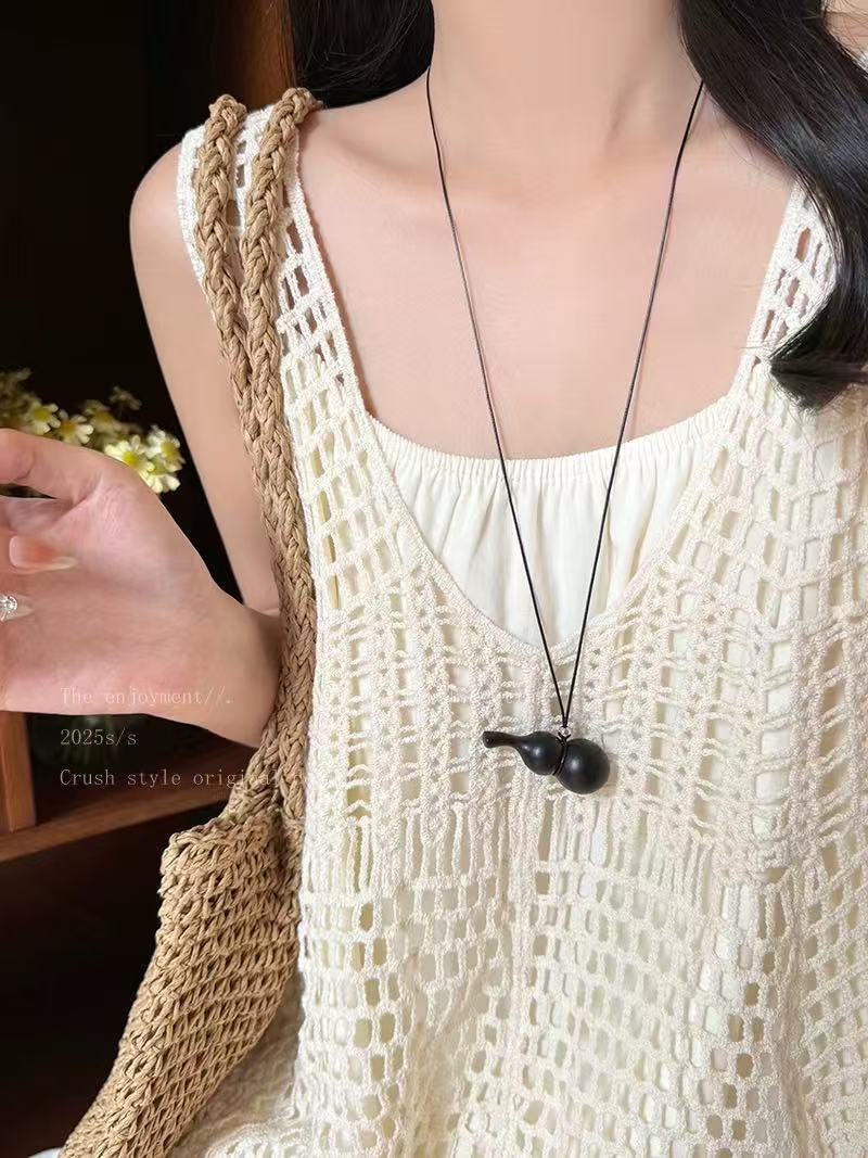 Black gourd necklace