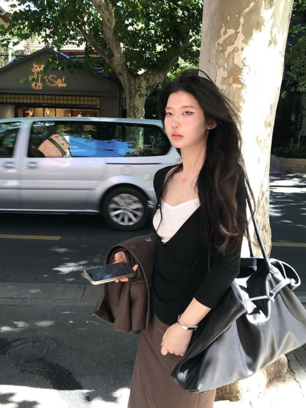 复古松弛感假两件V领长袖T恤女2025新款辣妹气质减龄收腰修身上衣|undefined
