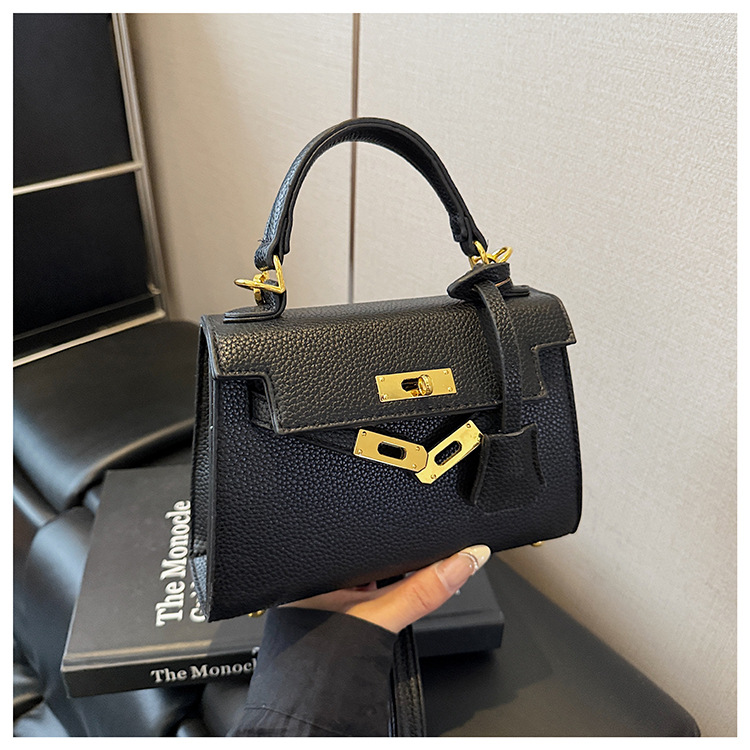 This year, a new women's casual summer single-shoulder crossbody bag with a niche design is in vogue. The hand-held small square bag is popular undefined