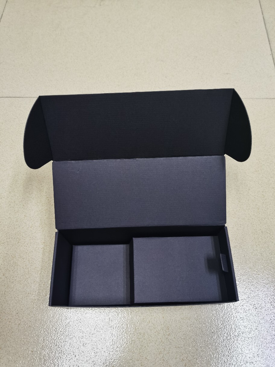 黑色牛皮纸盒彩盒黑色特硬飞机盒物流纸箱化妆品包装盒印刷