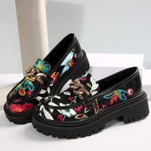 ���Q�羳СƤЬ2024�����¿�̽����ŮЬ�A�^�����һ�_�Ř���Ь