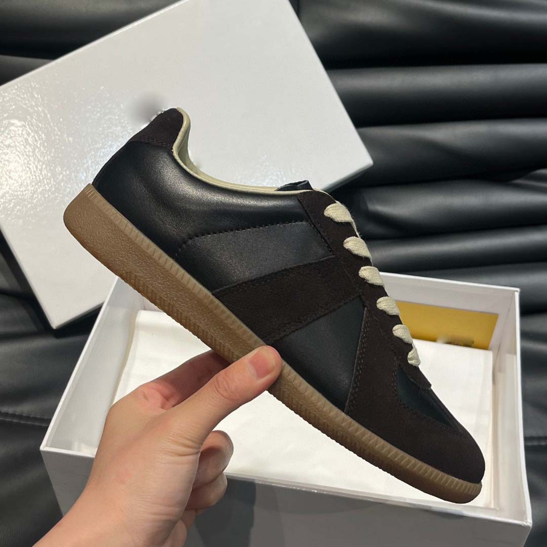 Estación europea 2025 nuevos zapatos de entrenamiento alemanes para hombres y mujeres zapatos planos casuales de todo fósforo zapatos de pareja con cordones de cuero zapatillas de deporte