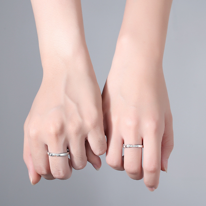 Anillo de pareja de plata esterlina S925 con letras de diamantes anillo de pareja encantadora nicho de moda de alto grado de lujo ligero sin desvanecimiento joyería de boca abierta
