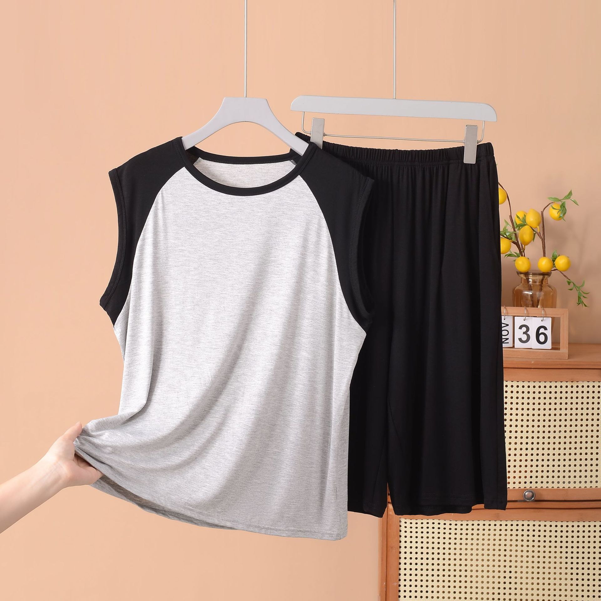 블랙이 가미된 라이트 그레이