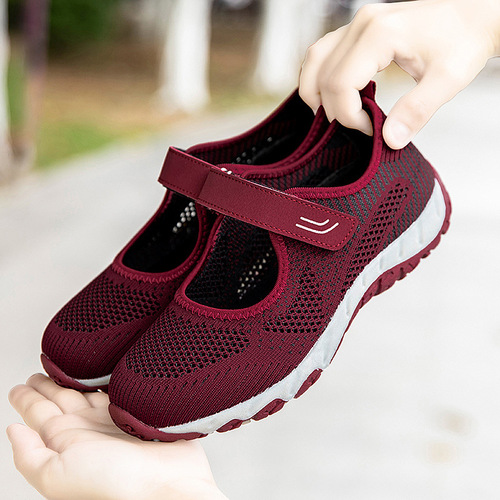 Old people's shoes, women's spring and summer mesh breathable mother's dance shoes, soft sole casual shoes, lightweight walking shoes for the elderly