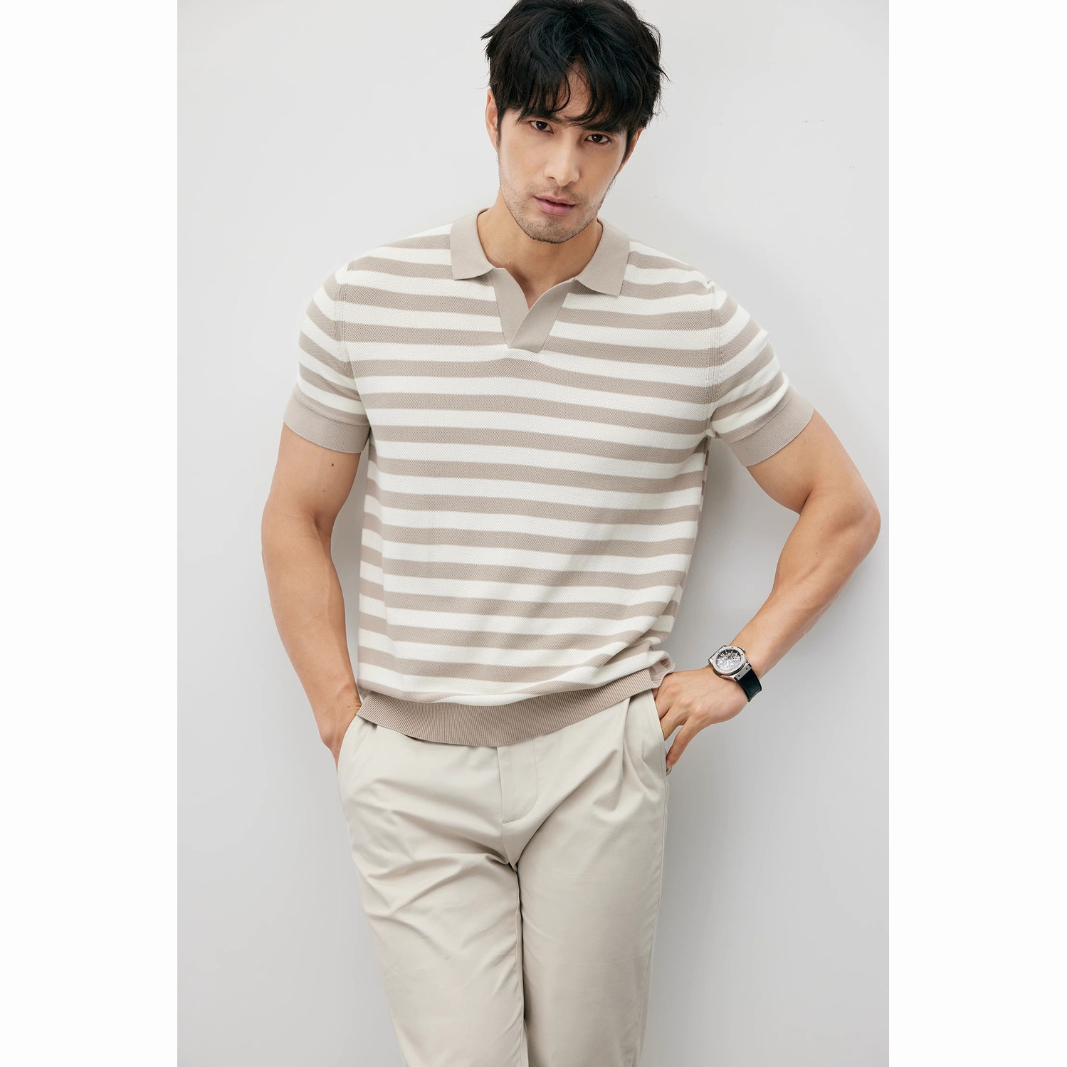 Verano nuevo hielo camisa de manga corta polo hombre camiseta de cuello en V revuelta delgada camiseta comercial comercio exterior al por mayor transfronterizo