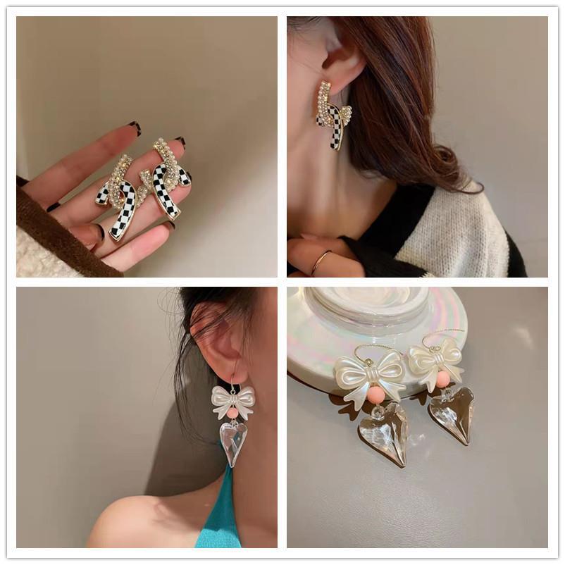 11-205 black 1A004 white
