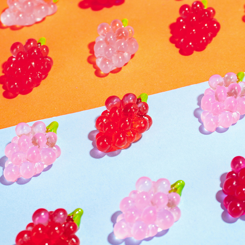 Linda caricatura luminosa fruta grande simulación tridimensional joyería de bricolaje hecha a mano estilo caliente Douyin bolso ciego llavero colgante