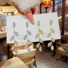 项链;耳环;耳钉