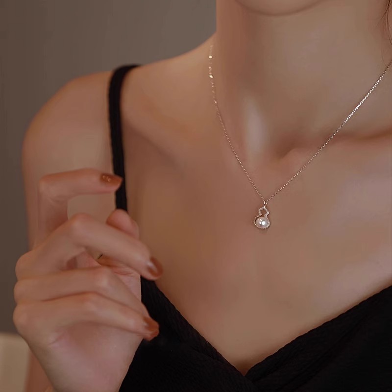 Colar vintage de pérolas e diamantes pingente cabaça mulher_voghion.com