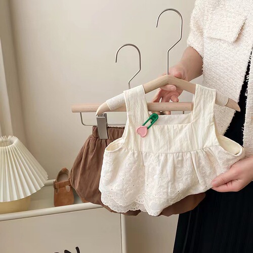Girls suit Western-style vest embroidered baby doll sweater  small and medium-sized girl baby sleeveless top flower bud pants two-piece set