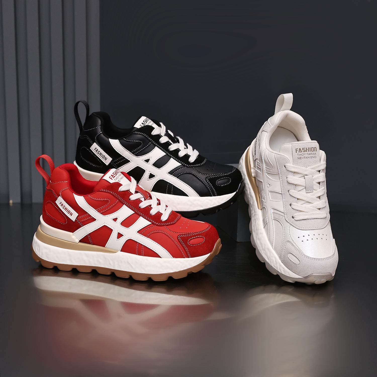 Pequeño aumento de altura de los zapatos de entrenamiento para mujeres 2025 otoño nuevos zapatos casuales ligeros zapatos deportivos transpirables para padres mujeres