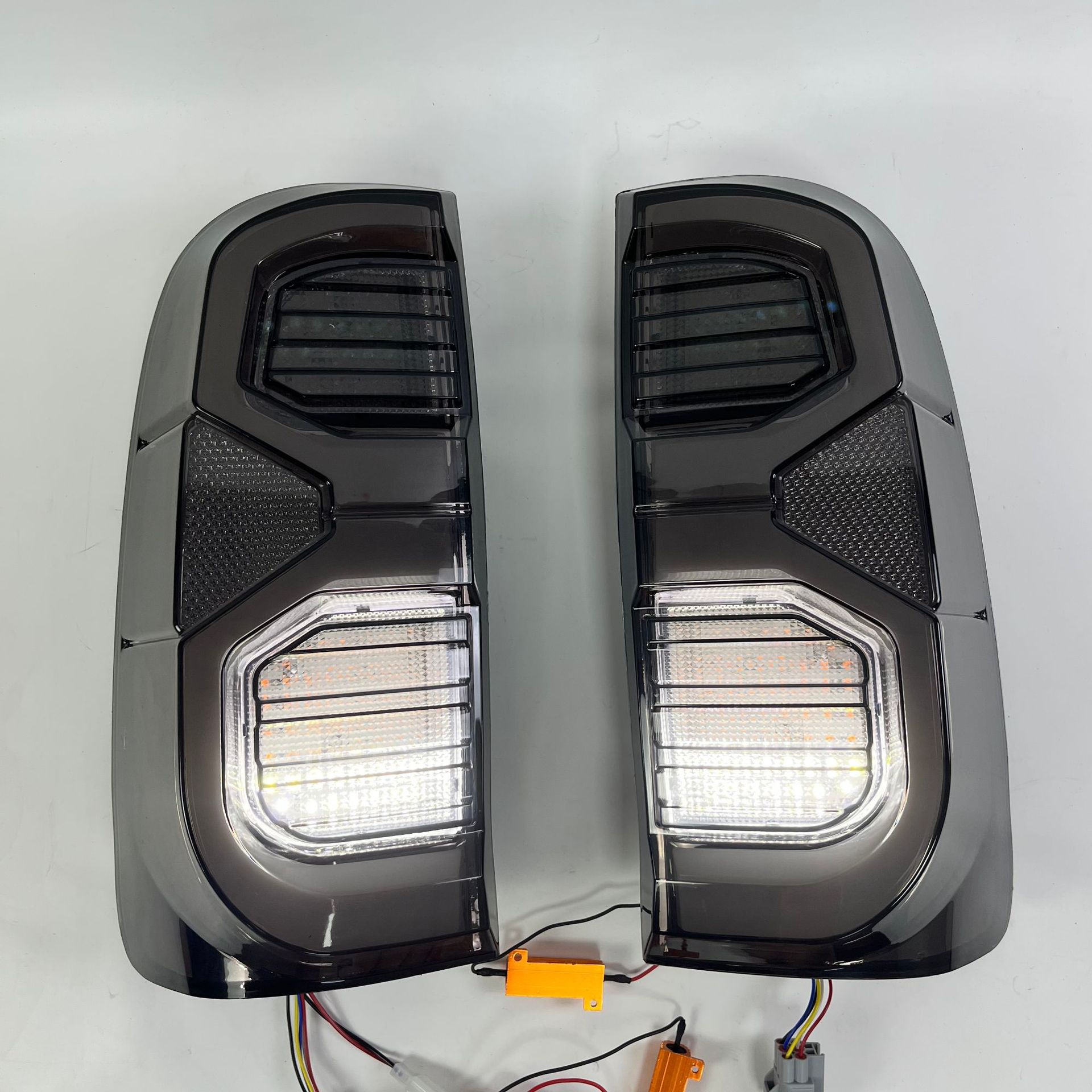 Suitable for 04-15 years Hellux Vigo tail light HILUX VIGO modified LED tail light LED warning light