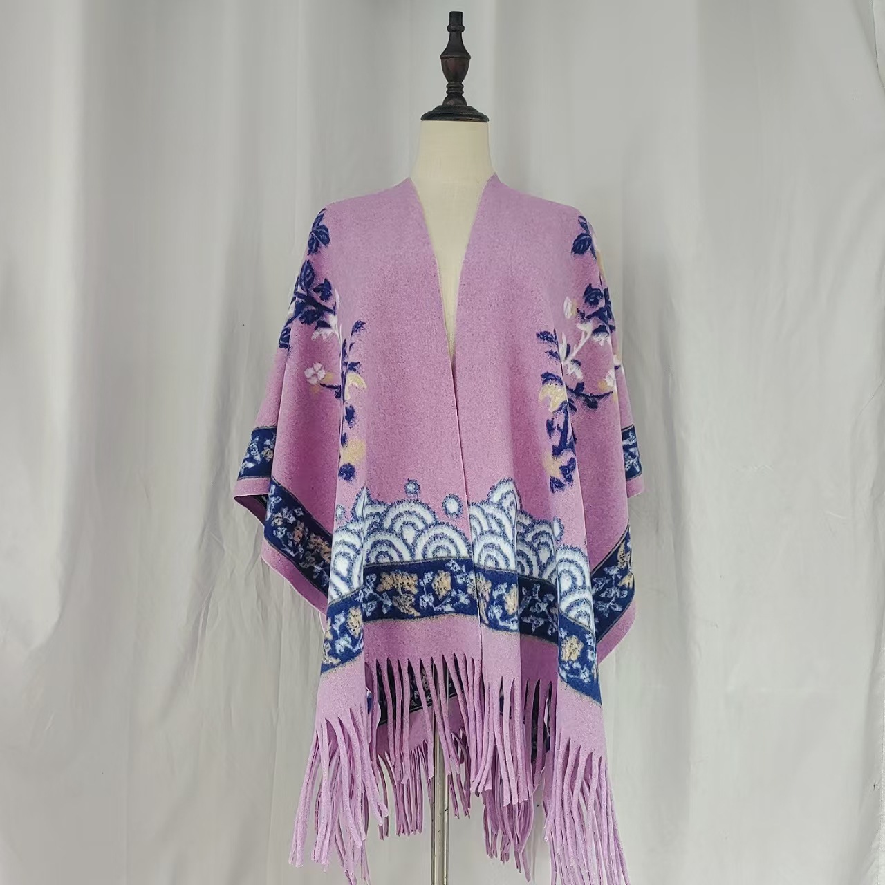 New thickened split ethnic style fringed shawl cape for autumn and winter, warm and versatile for travel, with a high-end feel