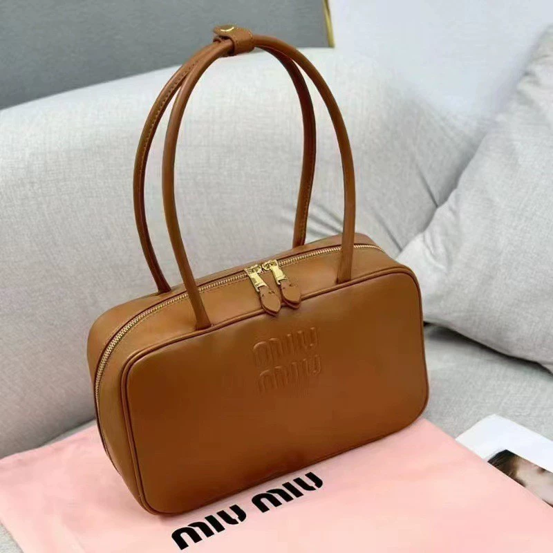 2025miu Новойетка хендсотипруно? (Note: The third contains brand-like text 'miu' and 'Houndstooth' which translates as клетчатая узор? Let's translate sensibly)