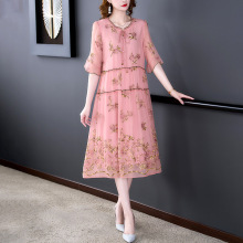好质量年轻款夏装新款高档真丝中年女装温柔风妈妈重工刺绣连衣裙