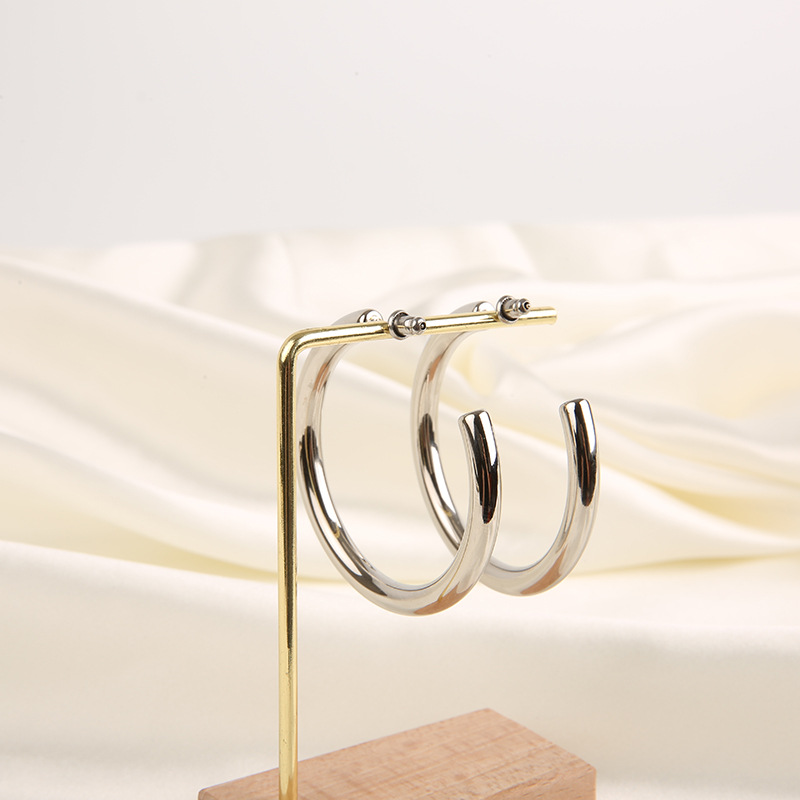 Pendientes de aro fino abierto chapados en oro, estilo INS, aros huecos en forma de C de acero inoxidable, venta al por mayor estilo francés