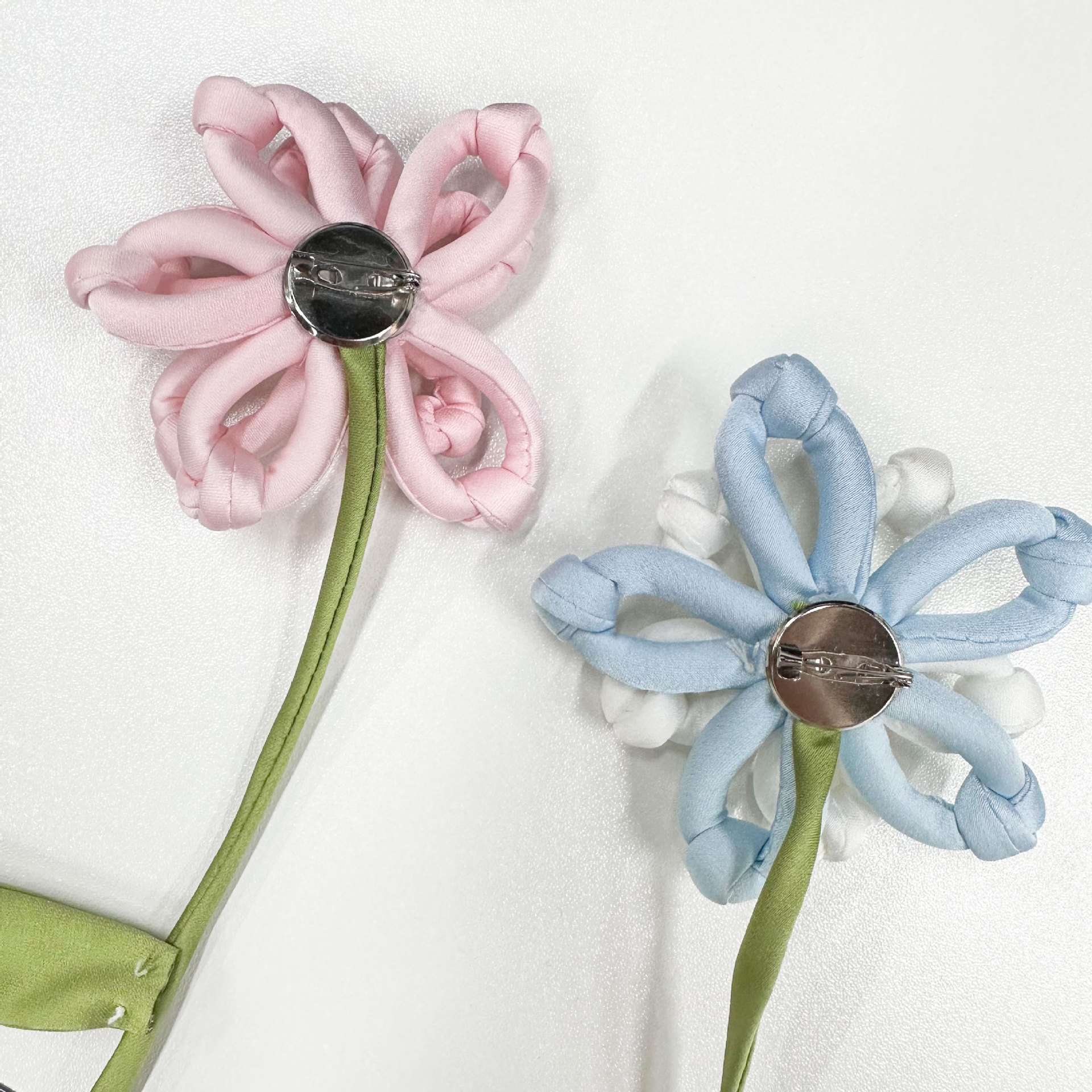 Pequeño viento fragante de doble capa tridimensional decoración de tela flor ropa accesorios accesorios vestidos flor pectoral joyas para el cabello decoración DIY