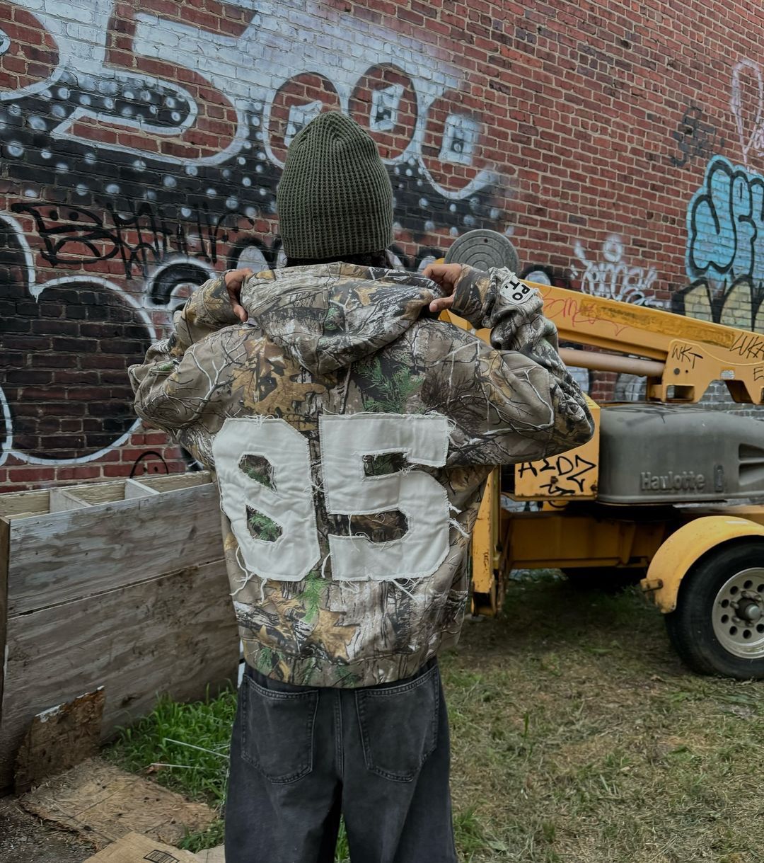 Herrenbekleidung trendige Marke Blatt Camouflage Strickjacke Reißverschluss Pullover Jacke Y2k Collage Brief lässig locker Hoodie Trend_voghion.com