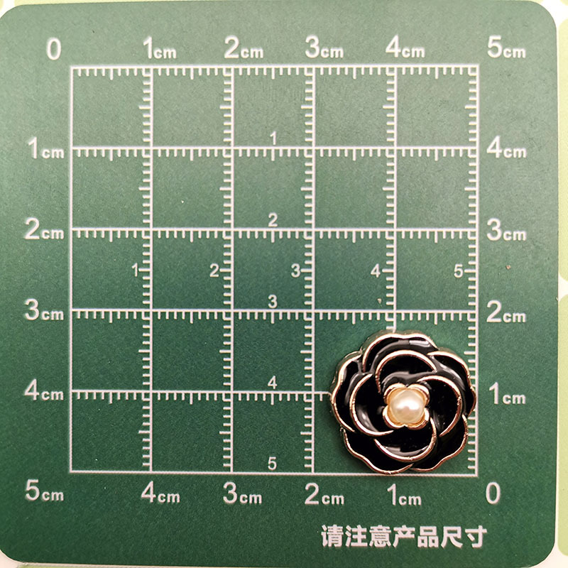 Temperamento de moda blanco y negro pequeño viento fragante cuatro hojas accesorios de plástico corazón de melocotón DIY pinzas de cabello material de ropa de correa