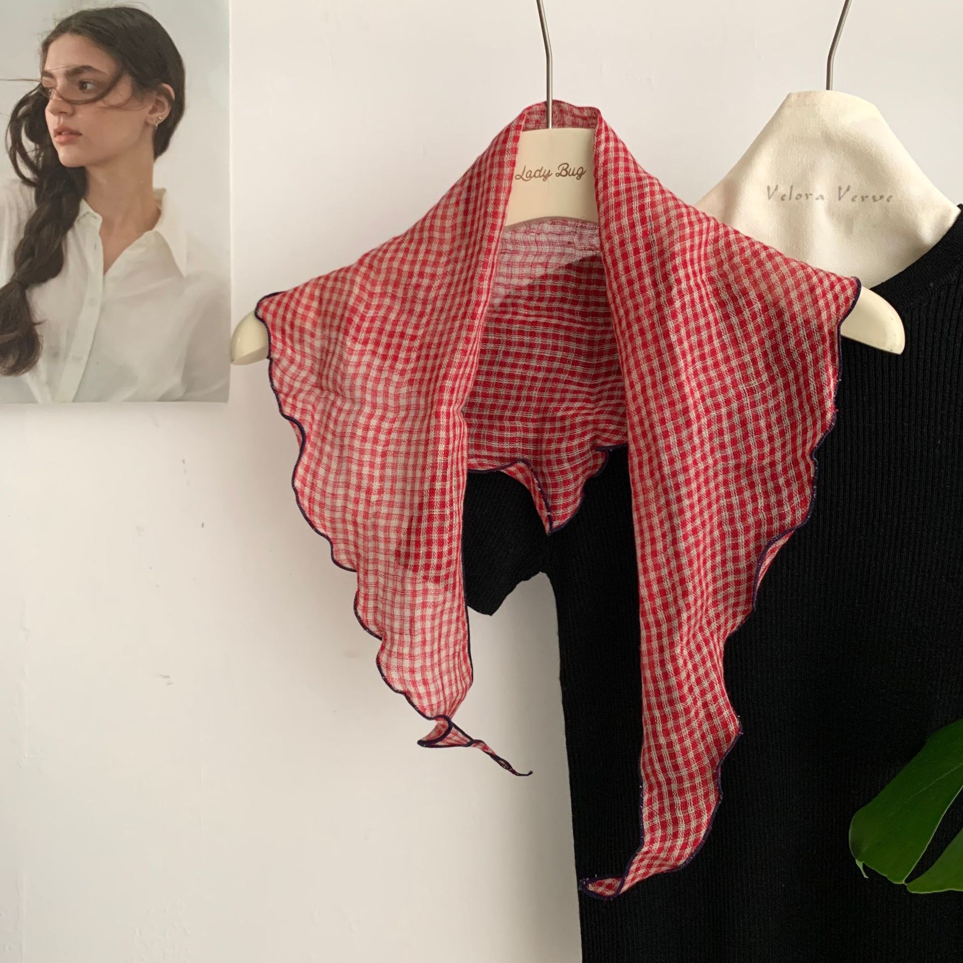 SKU-06 빨간색과 흰색 작은 격자