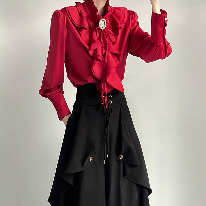 Original Design Palace-Style Shirt with a High-End Feel, Red Shirt for Men and Women, French-Style Long-Sleeve Top for Layering or Wearing Alone Original Design Palace-Style Shirt with a High-End Feel, Red Shirt for Men and Women, French-Style Long-Sleeve Top for Layering or Wearing Alone